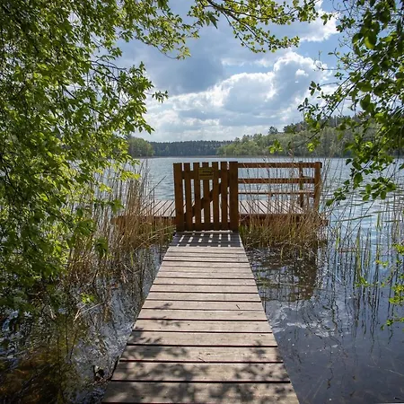 Dom Nad Jeziorem W Borzechowie بيت للعطل Borzechowo