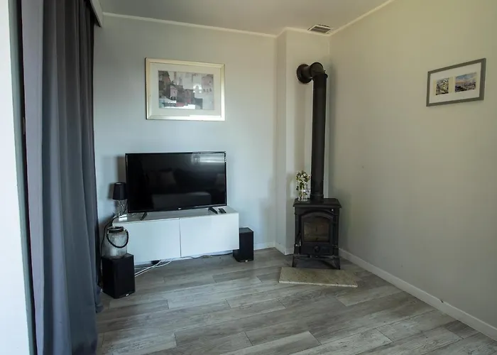 Dom Nad Jeziorem W Borzechowie *