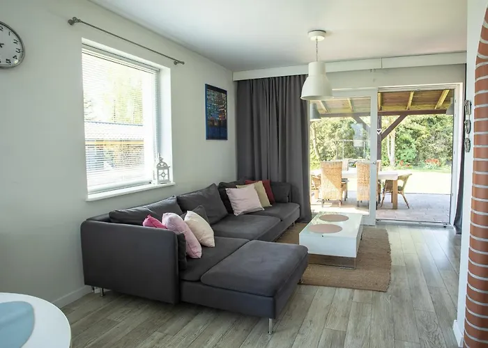 Dom Nad Jeziorem W Borzechowie Semesterbostad *