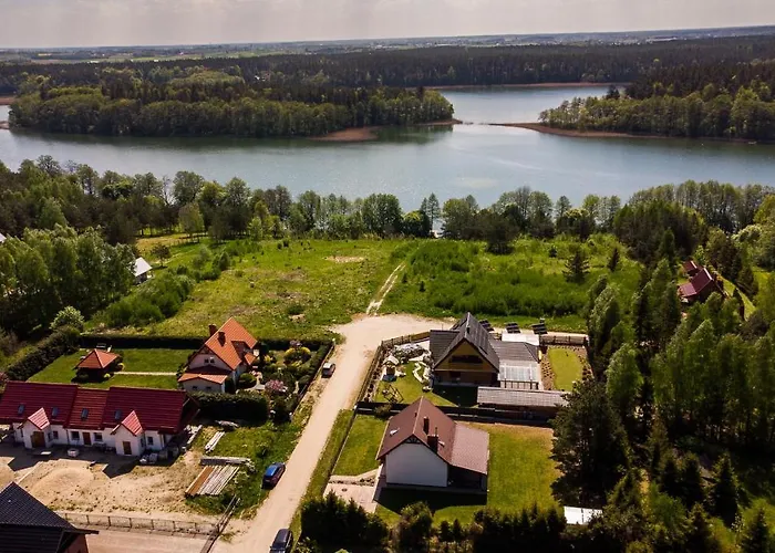 Dom Nad Jeziorem W Borzechowie Semesterbostad Borzechowo