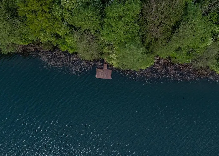 Semesterbostad Dom Nad Jeziorem W Borzechowie Borzechowo