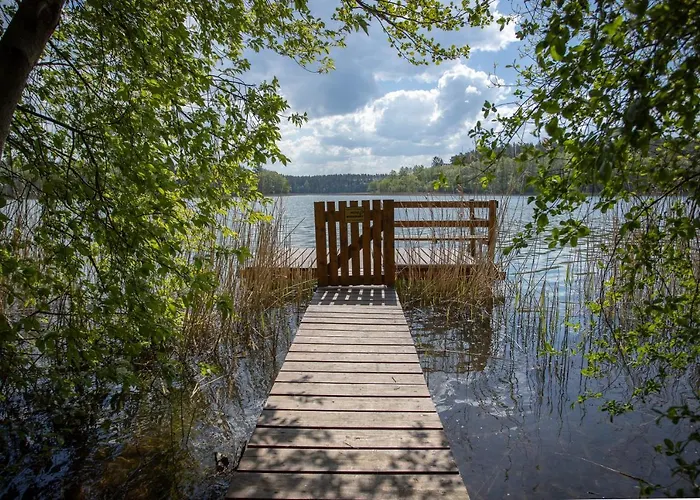 Dom Nad Jeziorem W Borzechowie Semesterbostad Borzechowo